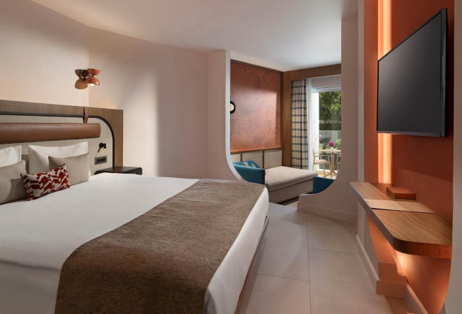 Deluxe Bahçe Manzaralı Geniş Oda