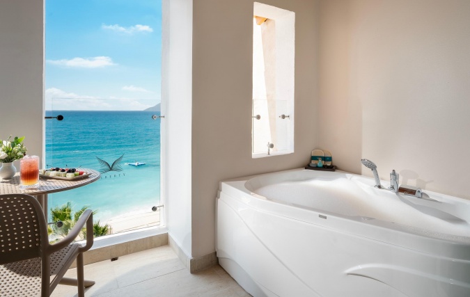 Deluxe Deniz Manzaralı Jakuzili Oda