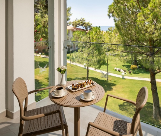 Deluxe Kısmi Deniz Manzaralı Geniş Oda