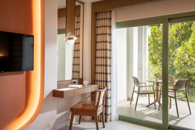 Deluxe Bahçe Manzaralı Aile Odası